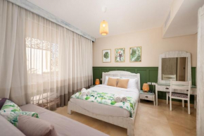 Tropical 1BDR w Terrace Garden Pool & Beach Access